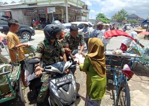 Peduli Masyarakat Prasejahtera, Koramil Kota Sumenep Berbagi Makanan
