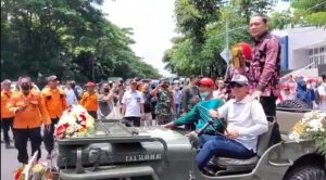 Wali Kota Surabaya Kirab Piala Adipura, Pelajar dan Warga Surabaya Antusias