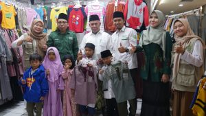 Lazisnu Jatim Belanja Baju Baru untuk Anak Surga di Hari Raya