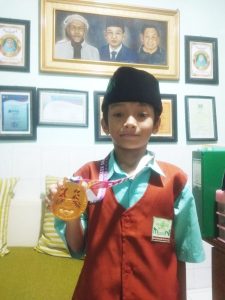 Siswa MINU KH Mukmin Sidoarjo Sabet Medali Emas International Roller Skate Regent Cup