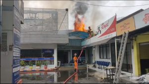  Apotek Kimia Farma Diponegoro Surabaya Terbakar 