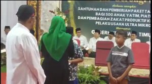 Bersama Baznas, Gubernur Khofifah Santuni Anak Yatim dan Salurkan Zakat Usaha Produktif