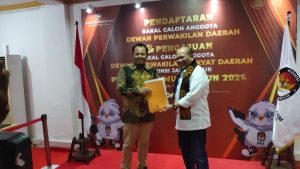 Daftar ke KPUD Jatim, LaNyalla Tegaskan Pentingnya Koreksi Konstitusi Hasil Amandemen