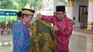 890 Calon Jemaah Haji Asal Sidoarjo Mulai Berangkat ke Asrama Haji Sukolilo