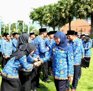 1.450 PNS Pemprov Jatim Diambil Sumpah Jabatan, Gubernur Khofifah Tekankan Pentingnya Core Values ASN