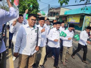 Serahkan Pendaftaran Bacaleg ke KPU, DPC PKB Gresik Bawa Poster Cak Imin