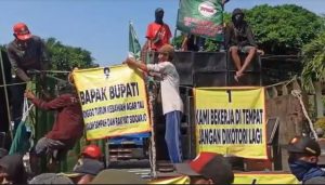 Demo Tolak Perbup Biaya Pengolahan Sampah, Paguyuban TPST se-Sidoarjo Geruduk Bupati