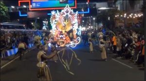 Surabaya Vaganza dan Light Parade Dibanjiri Warga
