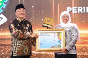 Terima Penghargaan BKN Award 2023 Terbanyak se-Indonesia, Gubernur Khofifah Harapkan Layanan Publik Makin Cepat