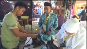 Berkah Musim Haji, Omset Jasa Reparasi Tas hingga Jutaan Setiap Hari