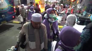 Tiga Kloter Awal Jemaah Haji Debarkasi Surabaya Tiba di Asrama Haji Sukolilo