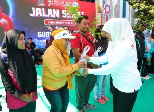 Bagikan 1.445 Bibit Pohon, Gubernur Khofifah: Kita Bangun Masyarakat dan Lingkungan Sehat