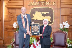 Terima Dubes Republik Ceko, Gubernur Khofifah Bahas Peluang Kerjasama di Industri Manufaktur, Perhubungan, dan Teknologi Pertanian