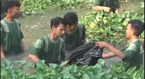 Antisipasi Pencemaran Lingkungan, Ratusan Siswa di Sidoarjo Bersihkan dan Sebar Benih Ikan di Sungai