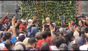Ganjar Pranowo Safari di Gresik Bagikan Nasi Krawu Gratis 2024 Bungkus