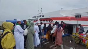 Kapal Cepat Kepulauan Dipenuhi Rombongan Jemaah Haji