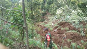 Longsor di Sawahan, Warga Dengar Gemuruh hingga Batang Pohon Tumbang