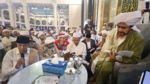 Habib Umar bin Hafidz Paparkan Tiga Jebakan Ilmu di Majelis Pengajian Masjid Al Akbar