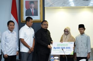 Wafat saat Bertugas Haji, Keluarga Ahmad Ridlo Terima Klaim Jaminan Kecelakaan Kerja