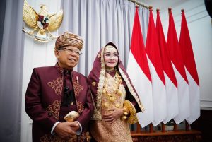Berbusana Adat Sumatera Barat, Wapres Hadiri Upacara Peringatan Detik-Detik Proklamasi di Istana Merdeka