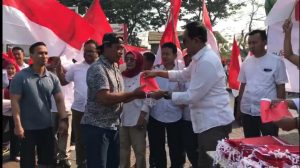 Tindak Lanjuti Intruksi Gubernur, PT JGU Berbagi 2.000 Bendera Merah Putih Sambut HUT ke-78 RI