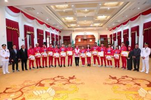 Berprestasi di ASEAN Para Games Kamboja 2023, Gubernur Khofifah Beri Penghargaan Jer Basuki Mawa Beya dan Tali Asih Pada Atlet dan Pelatih Jatim