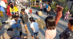 Serunya Lomba Balap Tank Berhadiah Busana Muslim