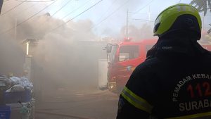 Diawali Suara Ledakan, Home Industri Perlengkapan Bayi di Surabaya Ludes Terbakar