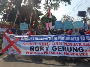 Gelar Unjuk Rasa, Aliansi Masyarakat Mojokerto  Tuntut Rocky Gerung Diproses Hukum