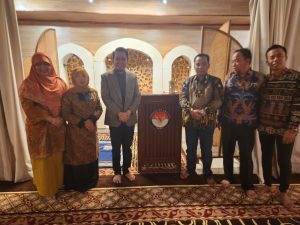 Beda Pilihan Capres, Lintas Fraksi di DPRD Jatim Dipersatukan Dalam Maulid Nabi