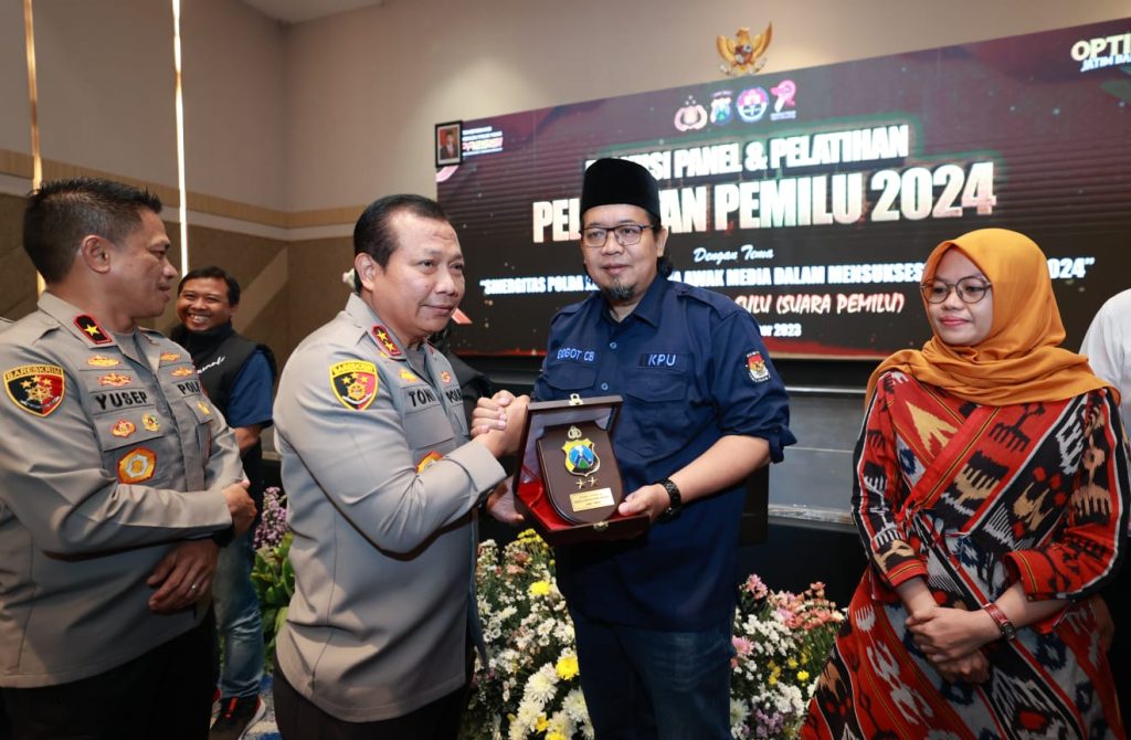 Menyongsong Pemilu 2024, Polda Jatim Gelar Diskusi Panel dan Pelatihan Peliputan