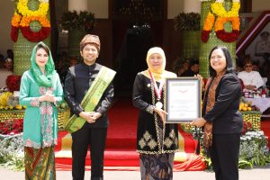 Gubernur Khofifah Ajak Masyarakat Jatim Bawa Semangat ‘Jer Basuki Mawa Beya’ untuk Raih Kesuksesan