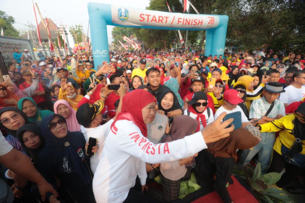 Jalan Sehat Hari Jadi, Gubernur Ajak Dekatkan Pelayanan Negara pada Masyarakat