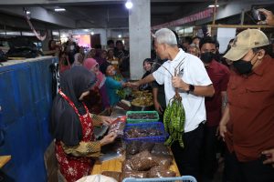 Ganjar Kunjungi Pasar Induk Wonosobo, Rindu Pedagang Terobati