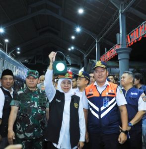 Arus Penumpang Nataru di Stasiun Gubeng Meningkat, Layanan KAI Dinilai Kian Baik