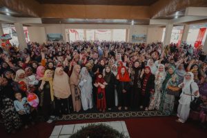 Ibu-ibu Majelis Taklim Antusias Sambut Atikoh Ganjar