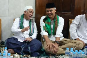 Sambutan Hangat Keluarga Mbah Moen ke Ganjar; Kalau Abah Masih Hidup, Beliau Pasti Bangga