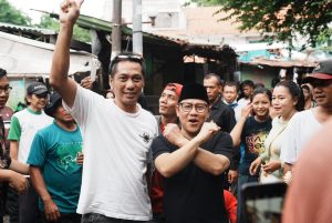 Gus Imin Borong Dagangan di Pasar Citra Niaga Jombang untuk Dibagi-bagikan