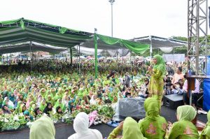 Hadiri Pengajian Akbar Muslimat NU Lampung, Khofifah Ajak Ribuan Jamaah Ikuti Dzikir, Doa, dan Sholawat di GBK Pekan Depan
