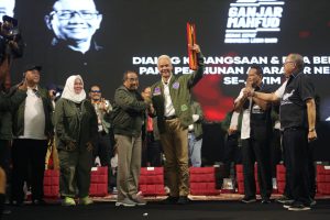 19 Jenderal Purnawirawan dan Puluhan Ribu Pensiunan Serahkan Tongkat Komando Kepada Ganjar