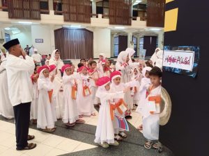 Kenalkan Ibadah Haji Sejak Dini, Ribuan Anak di Surabaya Ikut Manasik Haji Cilik