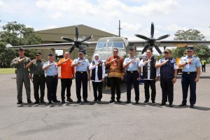 Gubernur Khofifah dan TNI AU Tebar Benih Tanaman untuk Hijaukan Kembali Kawasan Arjuno-Welirang