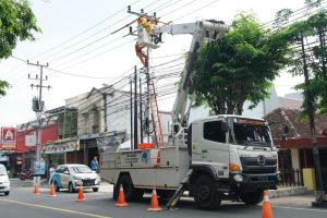 PLN Imbau Alat Peraga Kampanye Tidak Dipasang di Instalasi Kelistrikan