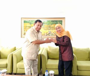 Khofifah-Prabowo Bertemu di Bandara, Syukuri Menang Telak di Quick Count