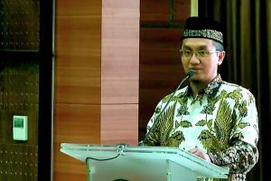 Atas Karya Tafsir Hidayatul Quran, Gus Awis Dianugerahi ‘UINSA Monumental Award 2024’