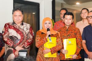 Khofifah-Emil Resmi Terima SK dari Partai Golkar, Siap Kerja Keras Menangkan Pilgub Jatim 2024