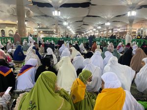 Salat Berjamaah di Masjid Nabawi, Jemaah Baiknya Datang 2 Jam Lebih Awal