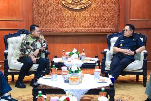 Pj. Gubernur Adhy Dukung Kerja Profesional Hingga Pesankan Netralitas Kepada KPU Jatim