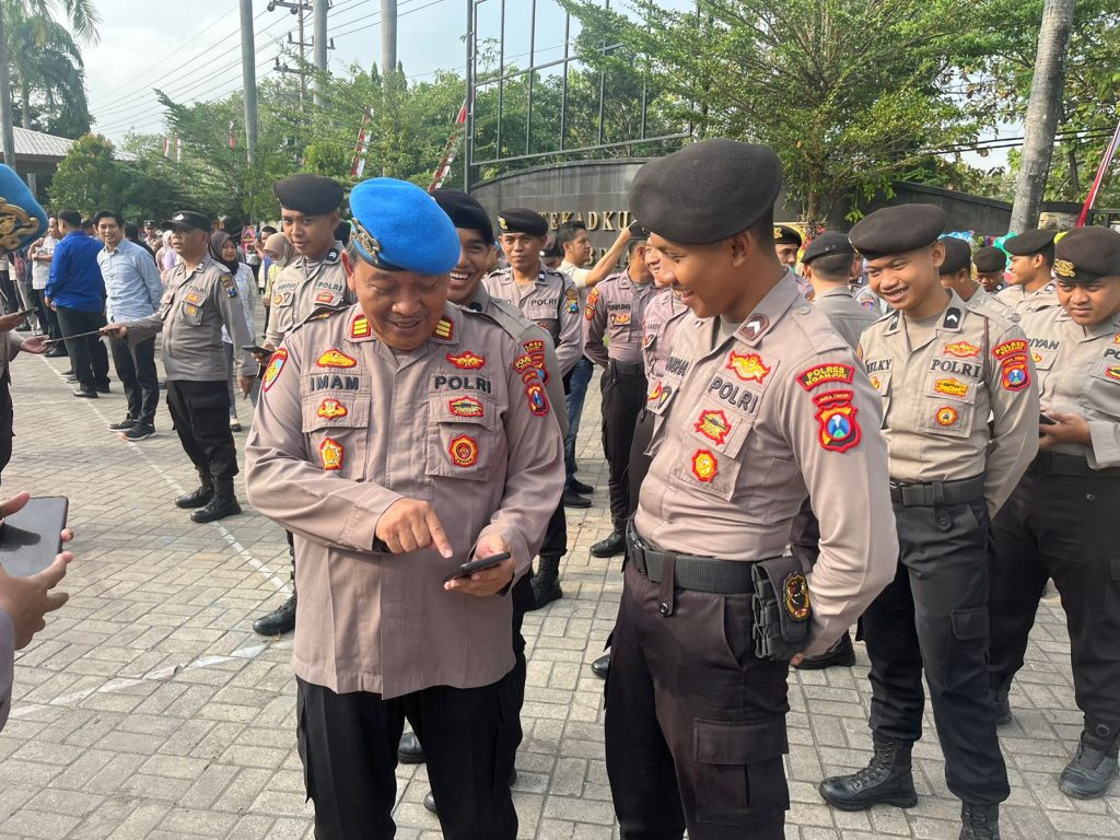 Brantas Judi Online Propam Polres Nganjuk Gelar Razia HP Anggota