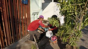 Siap Menyambut HUT RI Ke-79: Mahasiswa KKN-T Kelompok 5 UPN “VETERAN” Jawa Timur Melakukan Kerja Bakti dengan Warga Kelurahan Gebang Putih